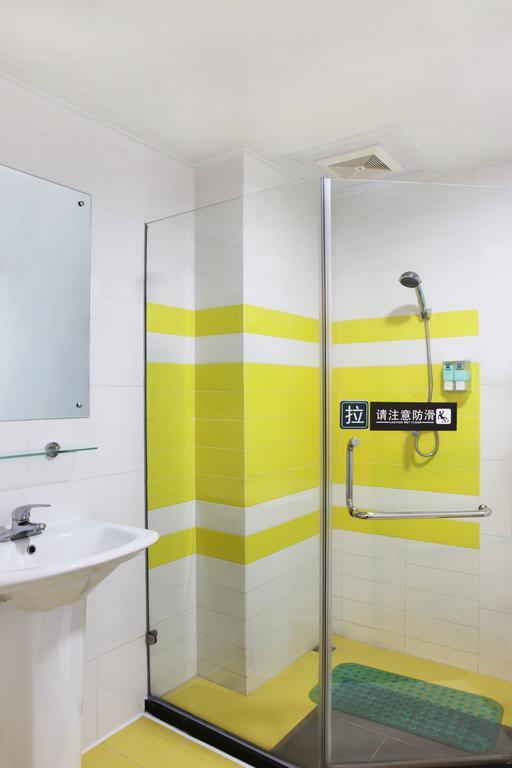 7Days Inn Guilin Zhengyang Road Pedestrain Street Room photo